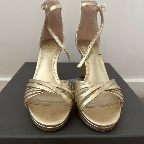 Gold heels! - Picture 2 of 5